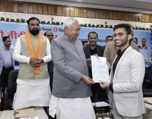 At the graduation ceremony, Nitish pulled off a woman’s hijab; ‘Did not join the service’ – controversy again.