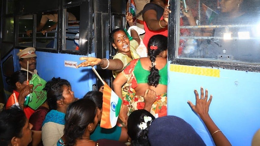 கைது செய்யப்பட்ட தூய்மைப் பணியாளர்கள்
