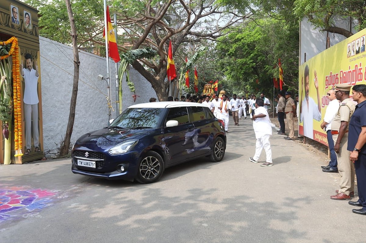 விஜய்யின் கார்