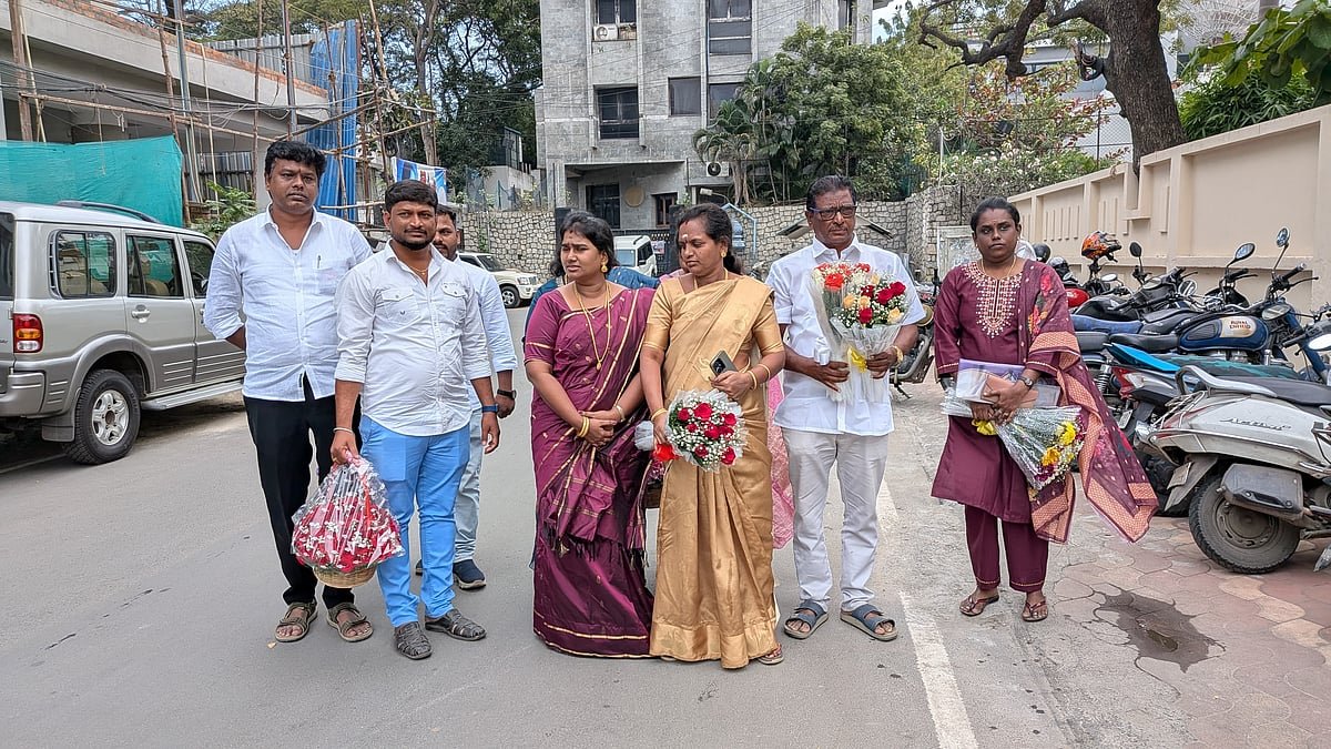 சசிகலா ஆதரவாளர்கள்