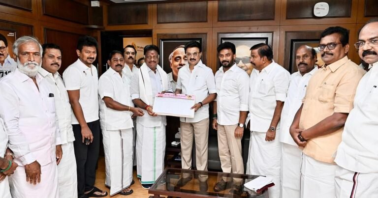 “Evil forces consider DMK as their mother party!” – Sasikala on O.P.S