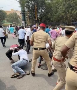 Puducherry: Police crackdown… Protesters dragged and assaulted a sub-inspector! – What happened?