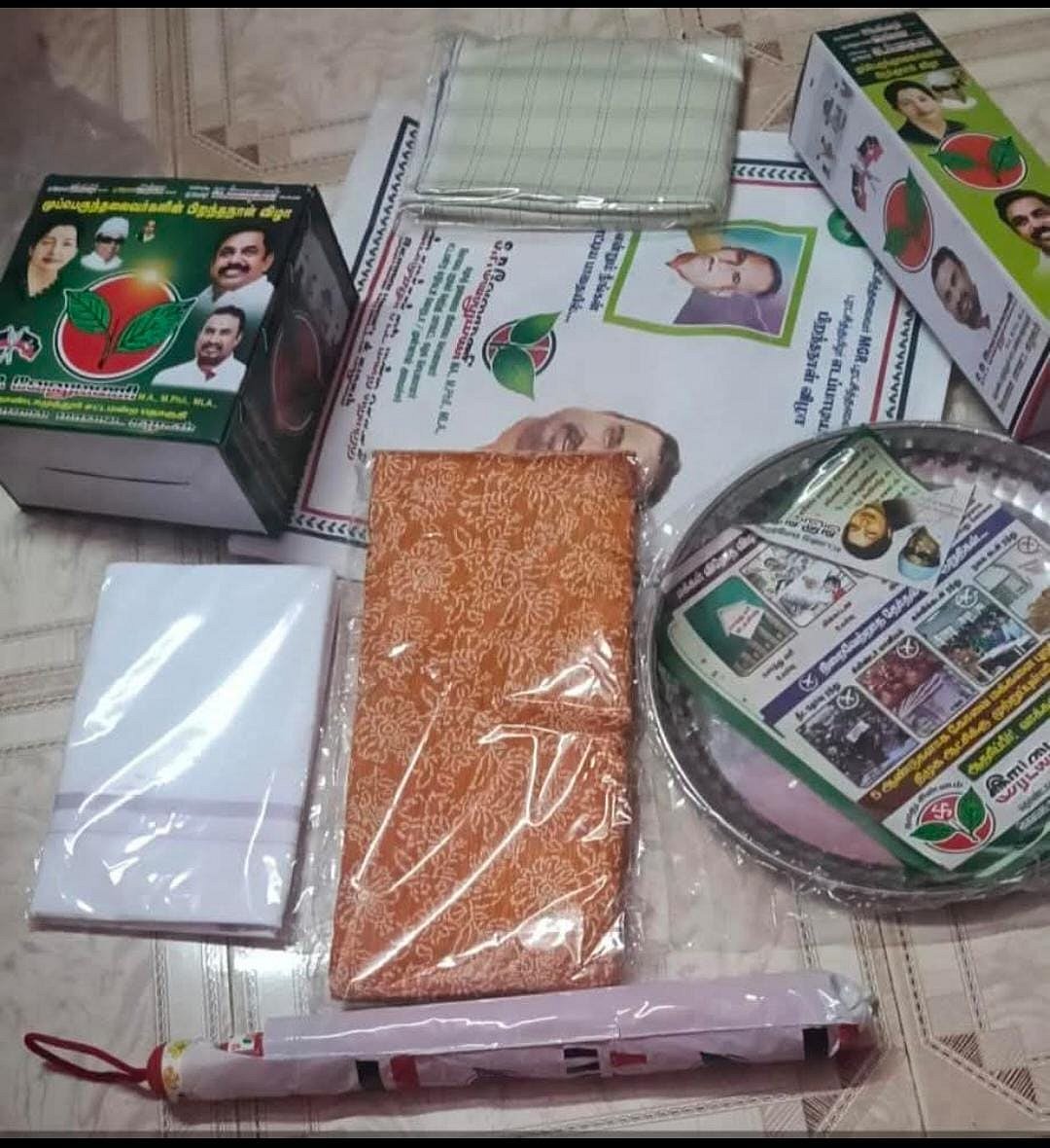 கோவை அதிமுக பரிசு பொருள்கள்