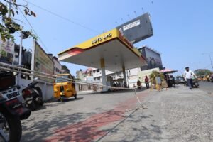Chennai: ‘Out of stock’ – Empty petrol pumps; Chennai drivers growing anxious!