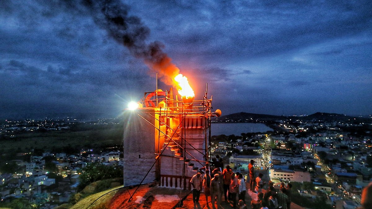 கார்த்திகை தீபம் - திருப்பரங்குன்றம்