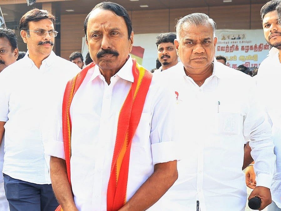 செங்கோட்டையன், புஸ்ஸி ஆனந்த்