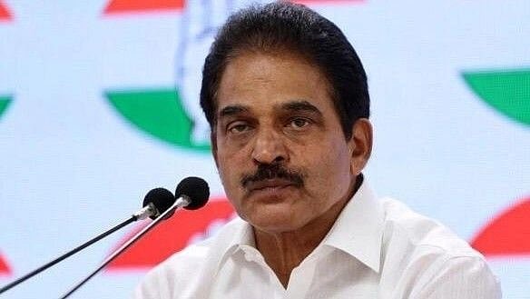 அகில காங்கிரஸ் பொதுச்செயலாளர் வேணுகோபால் 