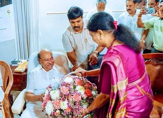 ராமதாஸ் - சசிகலா