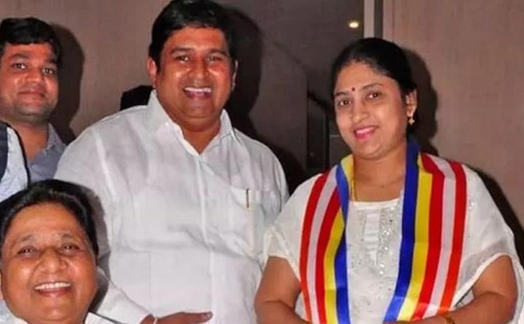 ஆம்ஸ்ட்ராங் மற்றும் திருமதி ஆம்ஸ்ட்ராங்