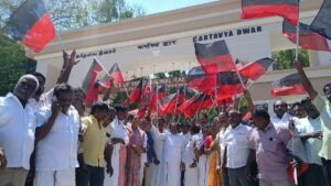 ‘Name in Hindi is a board’ – DMK members besieged the Tiruchi Railway Division Manager’s office.