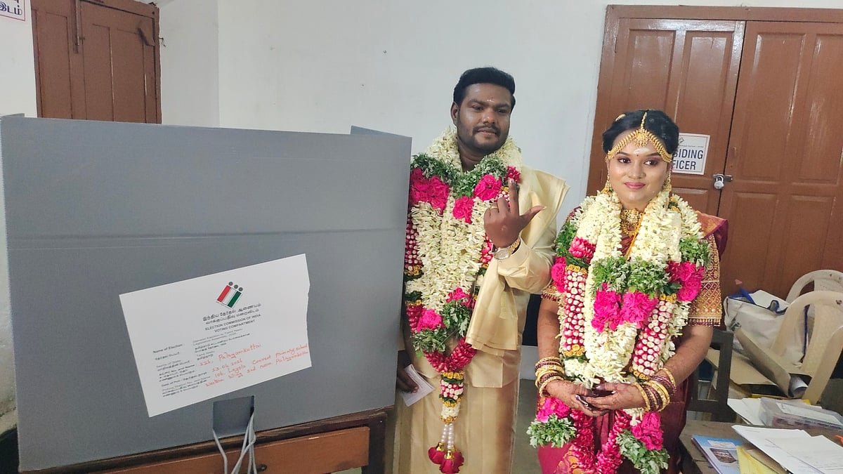 நெல்லை: ஜனநாயக கடமையை நிறைவேற்றிய முதல் தலைமுறை வாக்காளர்கள், இளம் வாக்காளர்கள், புதுமண தம்பதிகள்!