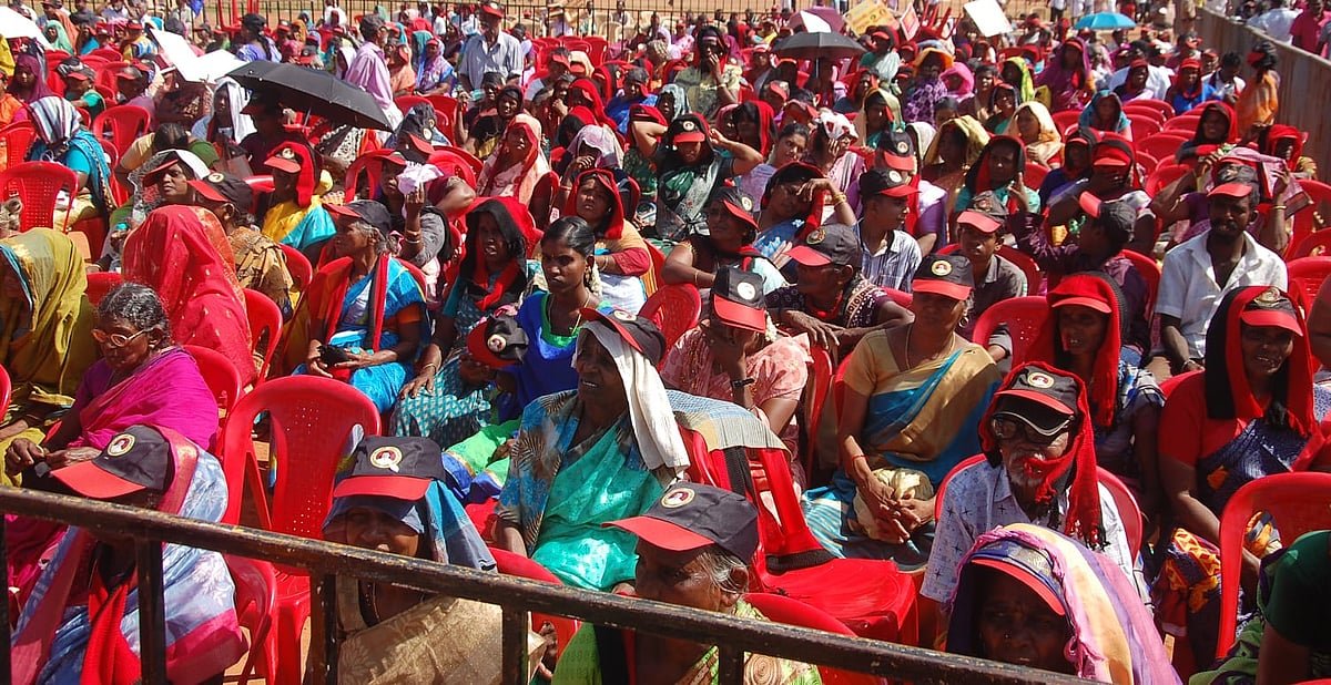 பொதுக்கூட்டத்தில் கலந்துகொண்டவர்கள்