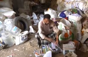 Kerala: Jewelry hidden in a book out of fear of a thief; husband unknowingly put it in the sack!