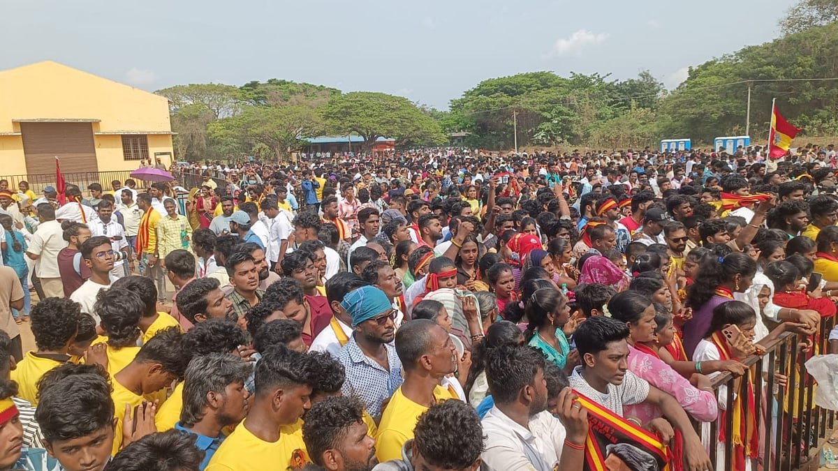 புதுச்சேரியில் விஜய்