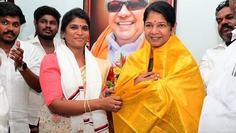 அஜிதா - கனிமொழி