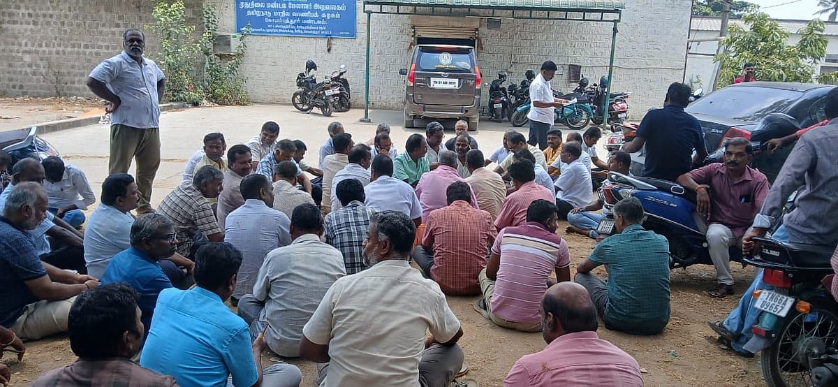 டாஸ்மாக் ஊழியர்கள் போராட்டம் 