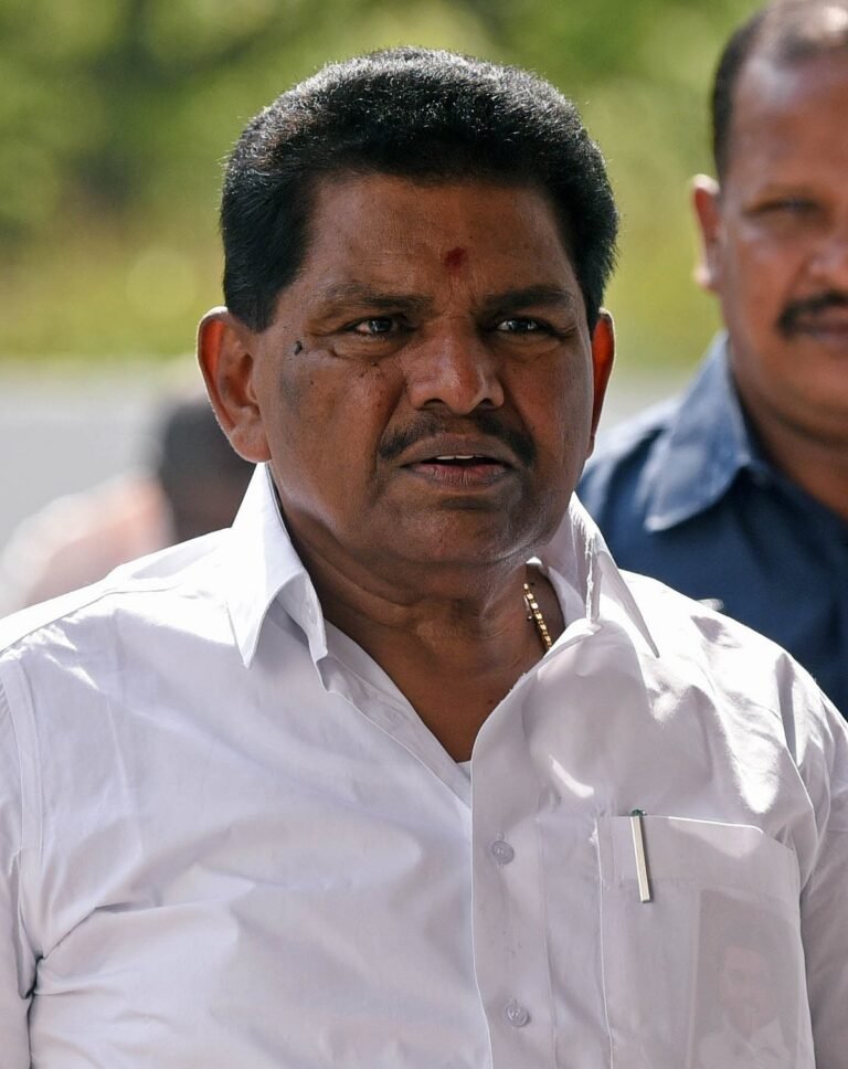 Tiruchendur: “Vote for our grandfather” – Anitha Radhakrishnan rallies her sons into the fray.