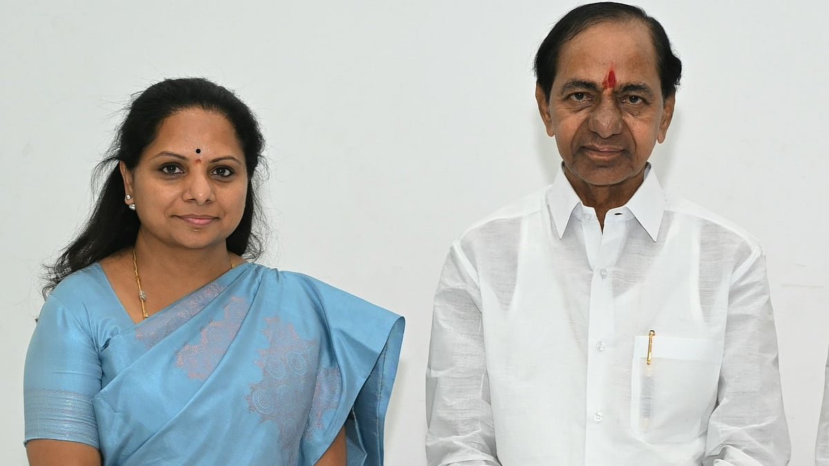 தந்தை சந்திரசேகர ராவுடன் மகள் கவிதா