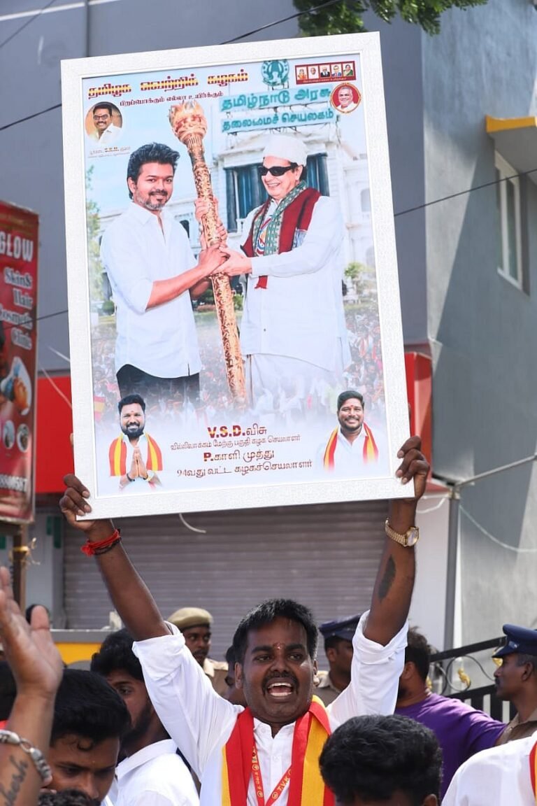 TVK: Enthusiastic supporters whistling; Anna Nagar to Villivakkam – Vijay’s roadshow clicks