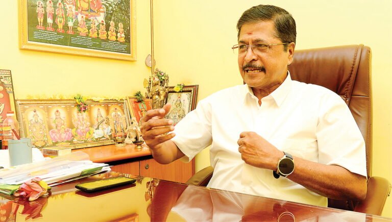 “Vijay is running the government by borrowing money from DMK!” – BJP S.R. Sekar