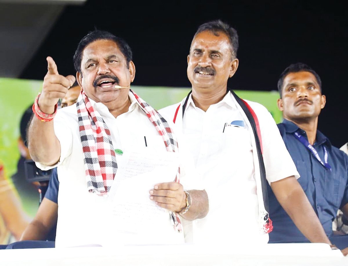 எடப்பாடி பழனிசாமி, வேலுமணி