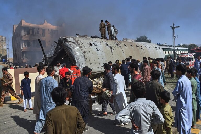 Pakistan: Suicide bomber attack on military train in Balochistan: 24 people killed in a blast!
