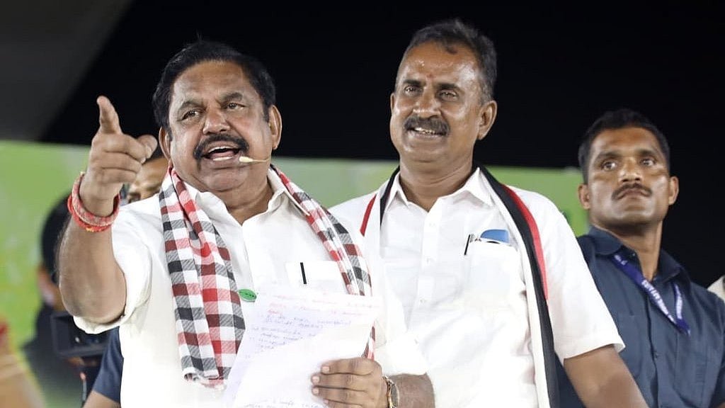 எடப்பாடி பழனிசாமி -  எஸ்.பி.வேலுமணி