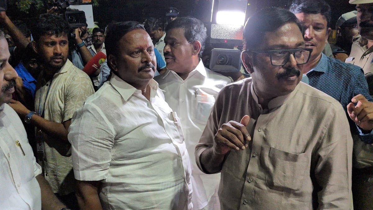 ஆளுநர் மாளிகையில் காமராஜ் எம்.எல்.ஏவுடன் டிடிவி