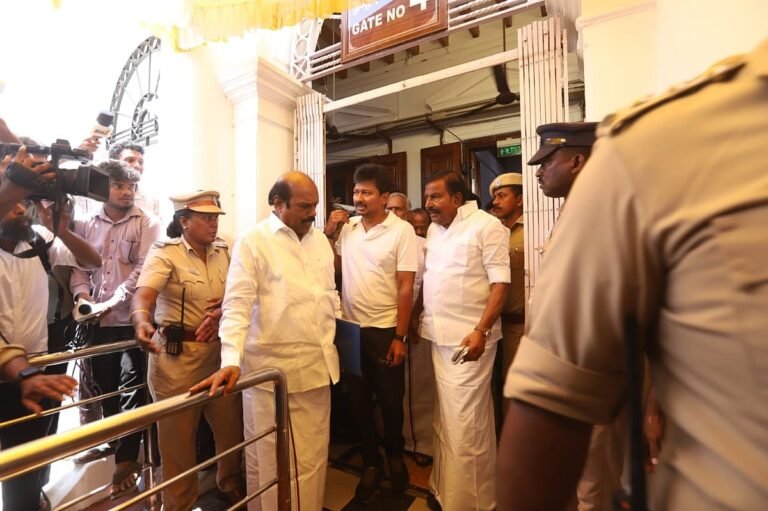 Do you know which MLAs voted in support of Vijay? – The AIADMK split in the assembly!