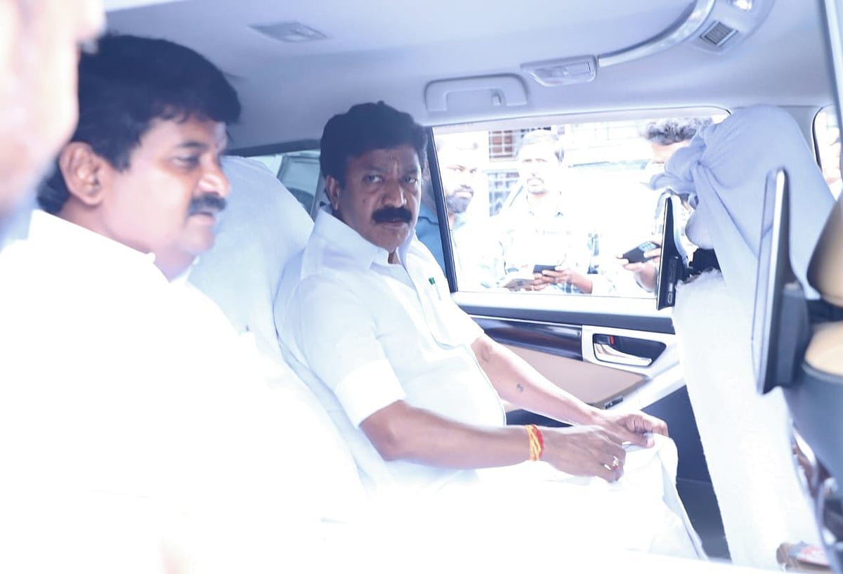 தலைமைச் செயலகத்தில் சி.வி.சண்முகம் அணி
