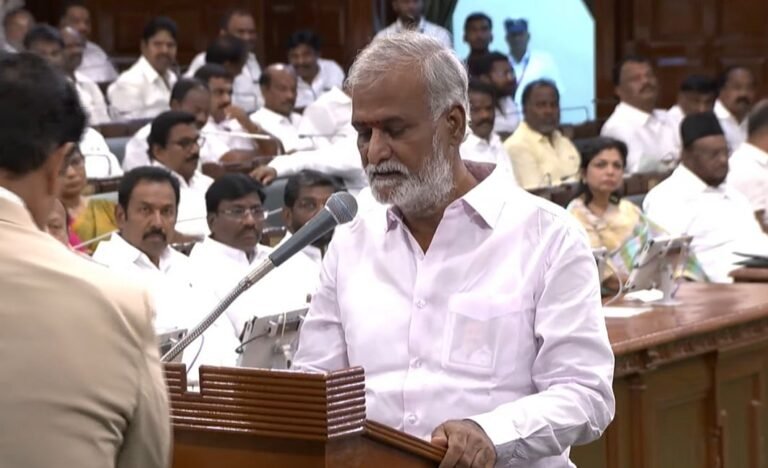 Is AIADMK breaking up? – Magicians raise the battle flag!