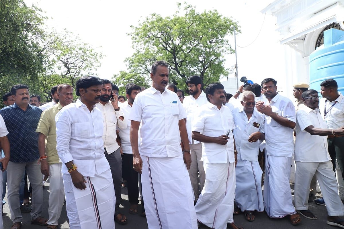 அதிமுக 