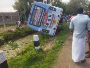 Thiruvarur: Government bus overturned in the canal — more than ten people admitted to the hospital!