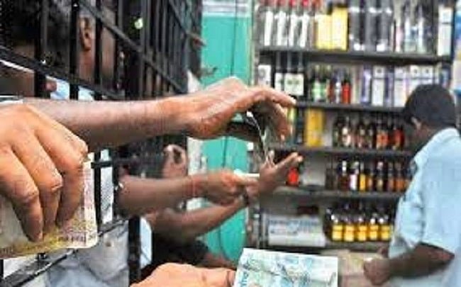 Madurai: ‘Alcohol lovers who went to buy alcohol showing Aadhaar cards’ – What is the reason?
