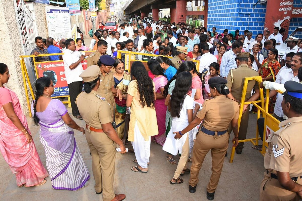 நீட் தேர்வு மையம்