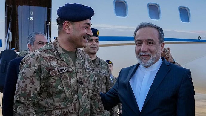 ‘A Friend Who Stood by in Crisis’ – Did Iran Transfer Aircraft to Pakistan During the American War?