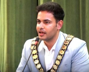 Travelled to Britain at age 10, became a mayor at 23: Dushar Kumar, a young Indian descendant who made history!