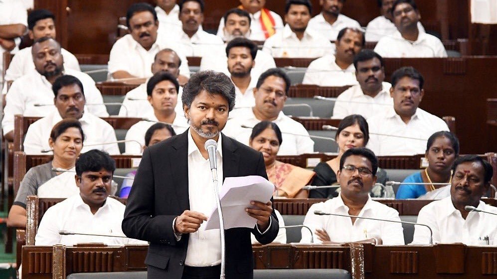 விஜய் / அமைச்சரவை