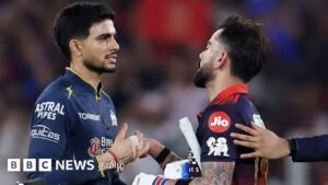 What happened in the 16th over when Shubman Gill caught the ball hit by Kohli? Why did it become a talking point?