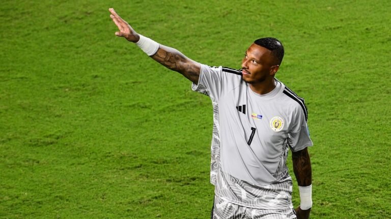 Goalkeeper who made it into the world record by saving 15 goals!