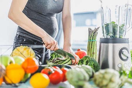 Not just hotels! Even home-cooked food can be dangerous! How does food get poisoned?