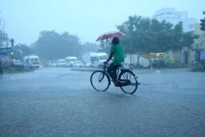 Heavy rain warning today in 10 districts, including Nilgiris!