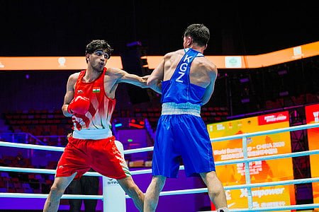 Meenakshi is outstanding: qualifies for the quarterfinals