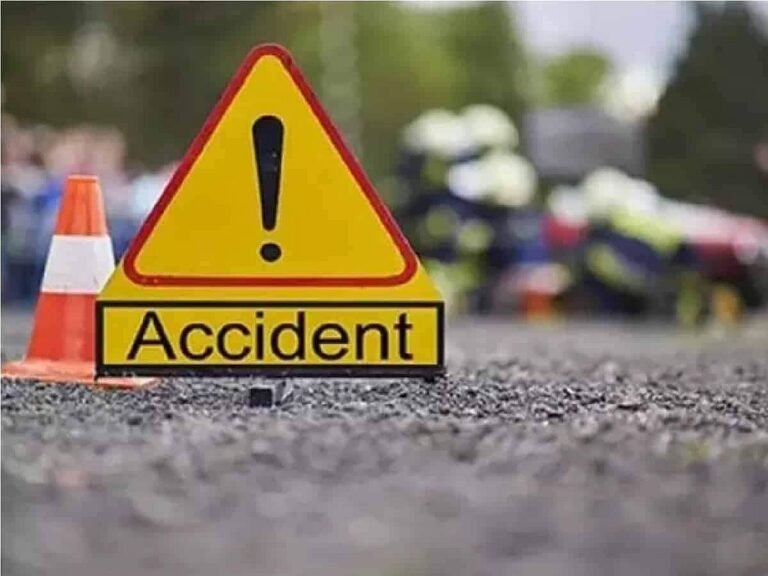Nepal: 8 killed when bus overturns into a ravine