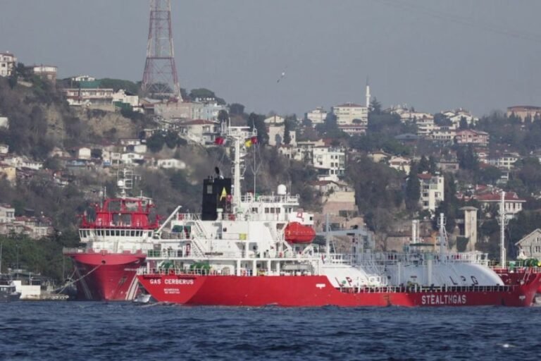 Israel attacks Lebanon: Iran closes the Strait of Hormuz again