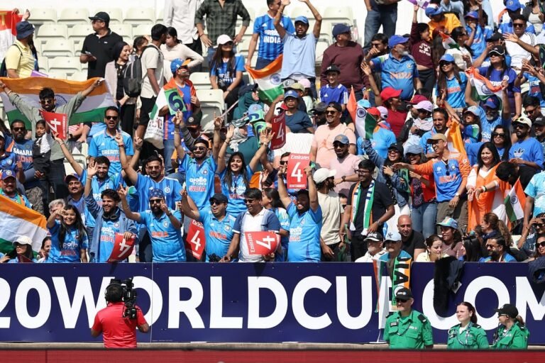 India defeated Pakistan! Smriti, Deepti, and Sarani were outstanding!!