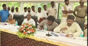 Faction clash erupted at the TVK district secretary’s government review meeting; the minister’s Dindigul visit became the talk of the town!