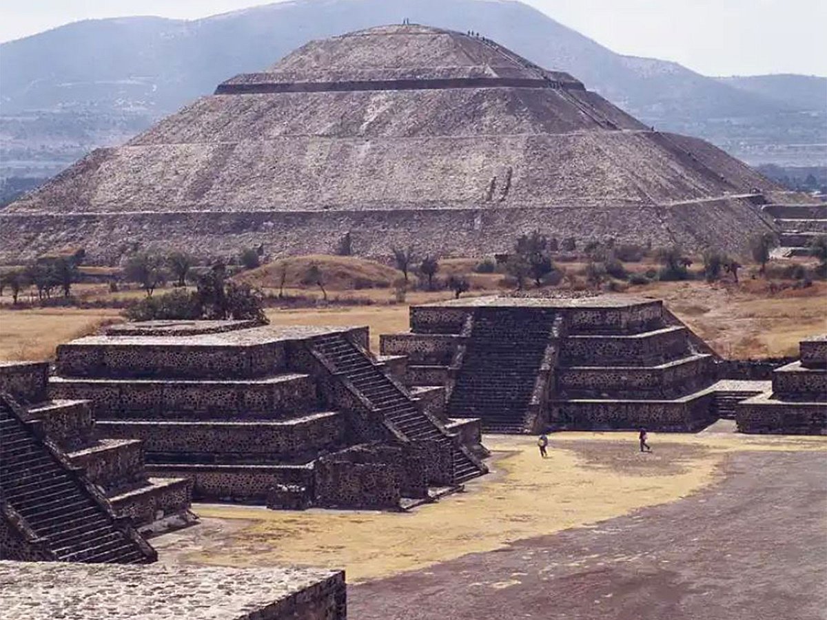 The robot that entered the pyramid tunnel! Sealed doors untouched by anyone for 4,500 years!!