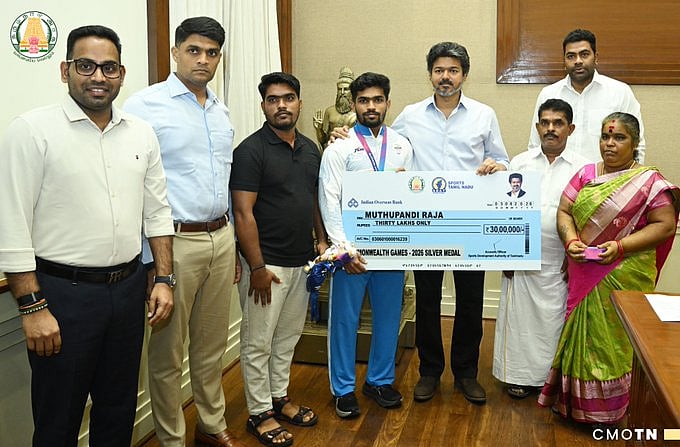 Chief Minister awards incentive money to Tamil Nadu athletes who won at the Commonwealth Games!