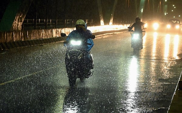 Chennai, widespread rain in the suburbs!